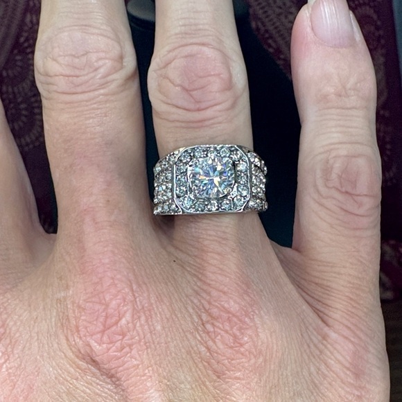 Dazzling Silver Tone Crystal Ring - Picture 5 of 5